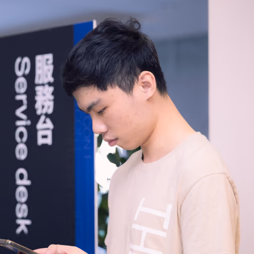 裸男